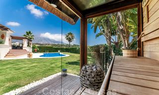 Ruime luxevilla te koop, in Andalusische stijl gesitueerd op een hoge positie in Nueva Andalucia, Marbella 45139 