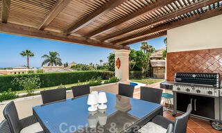 Ruime luxevilla te koop, in Andalusische stijl gesitueerd op een hoge positie in Nueva Andalucia, Marbella 45145 