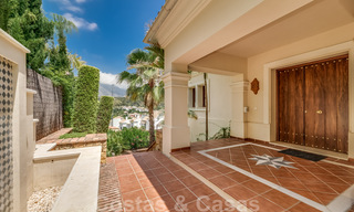 Ruime luxevilla te koop, in Andalusische stijl gesitueerd op een hoge positie in Nueva Andalucia, Marbella 45146 