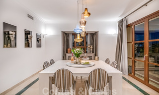Ruime luxevilla te koop, in Andalusische stijl gesitueerd op een hoge positie in Nueva Andalucia, Marbella 45149 