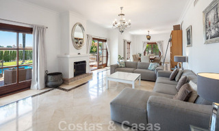 Ruime, charmante luxevilla te koop, in een geprefereerde residentiële woonwijk op de New Golden Mile, Benahavis - Marbella 45607 