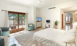 Ruime, charmante luxevilla te koop, in een geprefereerde residentiële woonwijk op de New Golden Mile, Benahavis - Marbella 45612 