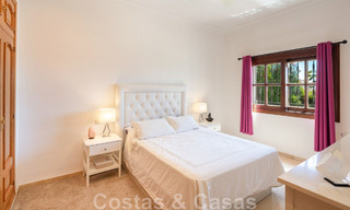 Ruime, charmante luxevilla te koop, in een geprefereerde residentiële woonwijk op de New Golden Mile, Benahavis - Marbella 45615 