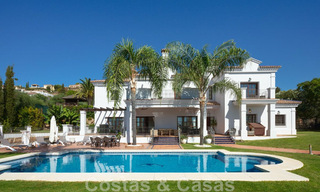 Ruime, charmante luxevilla te koop, in een geprefereerde residentiële woonwijk op de New Golden Mile, Benahavis - Marbella 45618 