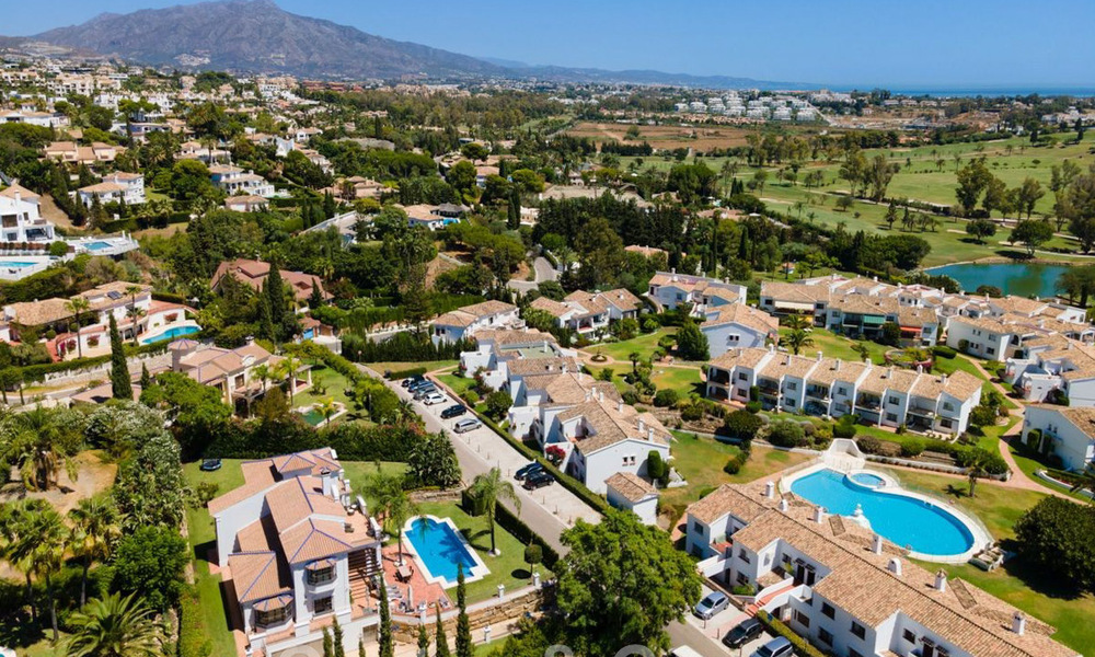 Ruime, charmante luxevilla te koop, in een geprefereerde residentiële woonwijk op de New Golden Mile, Benahavis - Marbella 45623