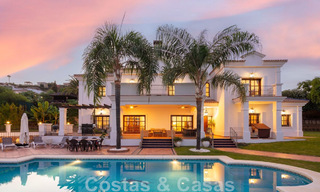 Ruime, charmante luxevilla te koop, in een geprefereerde residentiële woonwijk op de New Golden Mile, Benahavis - Marbella 45624 