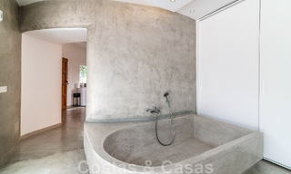 Unieke luxevilla te koop in een moderne, Andalusische bouwstijl, met zeezicht, op loopafstand van Puerto Banus, Marbella 45832 