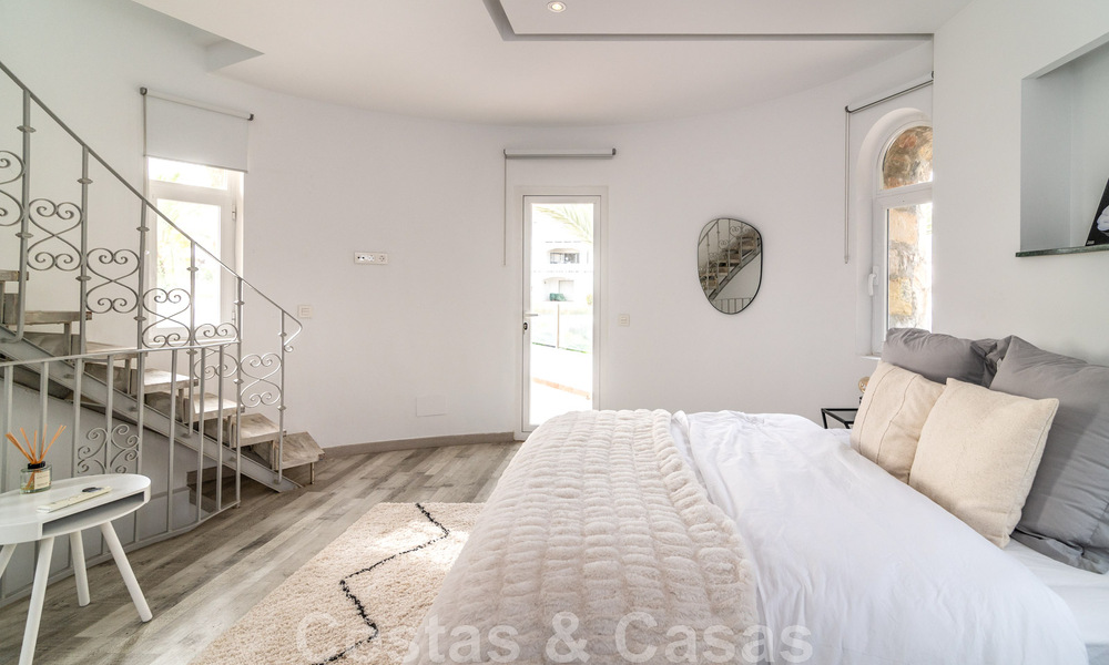 Unieke luxevilla te koop in een moderne, Andalusische bouwstijl, met zeezicht, op loopafstand van Puerto Banus, Marbella 45834
