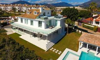 Unieke luxevilla te koop in een moderne, Andalusische bouwstijl, met zeezicht, op loopafstand van Puerto Banus, Marbella 45839 