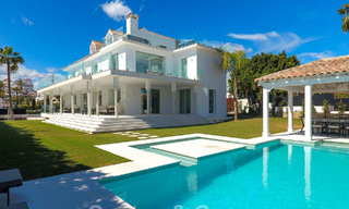 Unieke luxevilla te koop in een moderne, Andalusische bouwstijl, met zeezicht, op loopafstand van Puerto Banus, Marbella 45840 