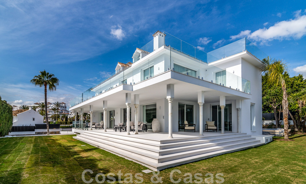 Unieke luxevilla te koop in een moderne, Andalusische bouwstijl, met zeezicht, op loopafstand van Puerto Banus, Marbella 45846