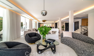 Unieke luxevilla te koop in een moderne, Andalusische bouwstijl, met zeezicht, op loopafstand van Puerto Banus, Marbella 45869 