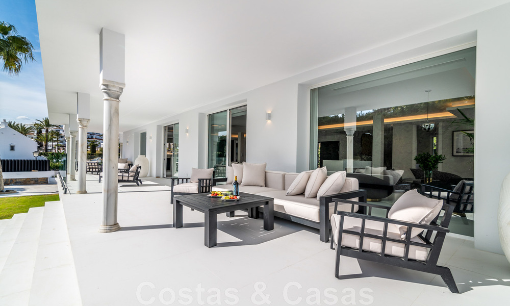 Unieke luxevilla te koop in een moderne, Andalusische bouwstijl, met zeezicht, op loopafstand van Puerto Banus, Marbella 45876