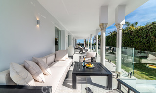 Unieke luxevilla te koop in een moderne, Andalusische bouwstijl, met zeezicht, op loopafstand van Puerto Banus, Marbella 45877 