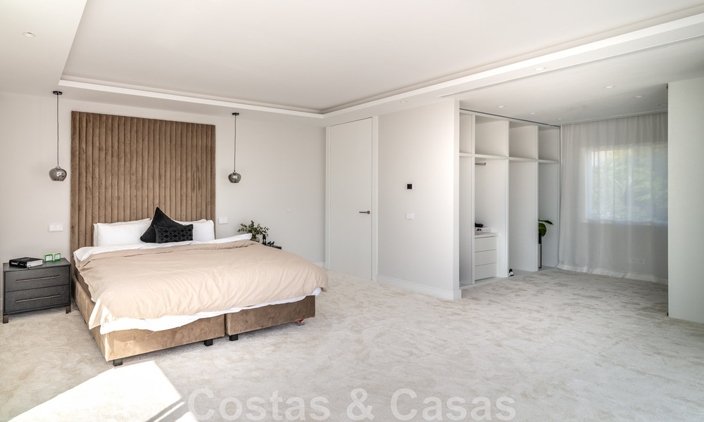 Unieke luxevilla te koop in een moderne, Andalusische bouwstijl, met zeezicht, op loopafstand van Puerto Banus, Marbella 45882