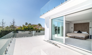 Unieke luxevilla te koop in een moderne, Andalusische bouwstijl, met zeezicht, op loopafstand van Puerto Banus, Marbella 45886 