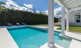Unieke luxevilla te koop in een moderne, Andalusische bouwstijl, met zeezicht, op loopafstand van Puerto Banus, Marbella 45907 