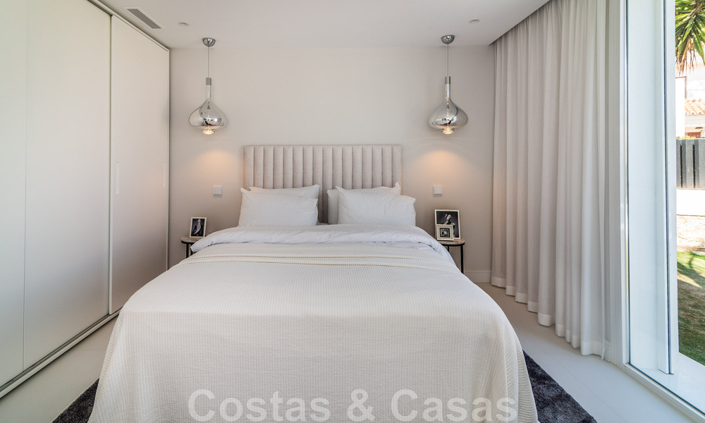 Unieke luxevilla te koop in een moderne, Andalusische bouwstijl, met zeezicht, op loopafstand van Puerto Banus, Marbella 45915
