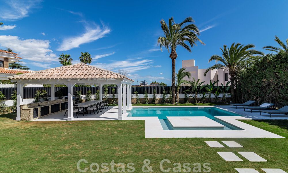 Unieke luxevilla te koop in een moderne, Andalusische bouwstijl, met zeezicht, op loopafstand van Puerto Banus, Marbella 45918