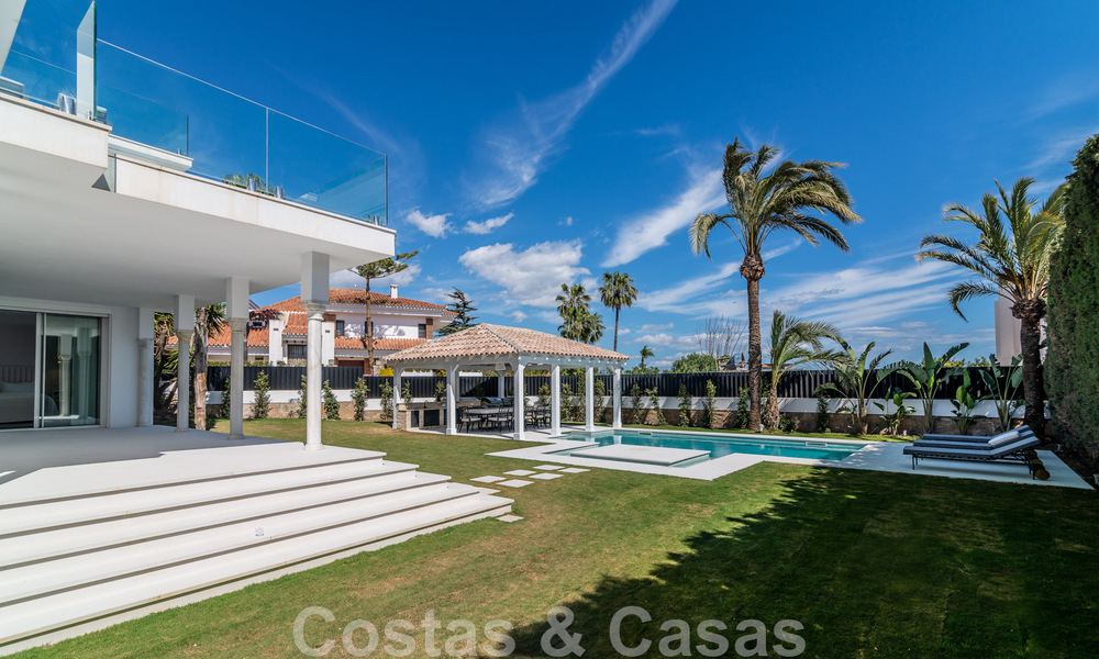 Unieke luxevilla te koop in een moderne, Andalusische bouwstijl, met zeezicht, op loopafstand van Puerto Banus, Marbella 45919