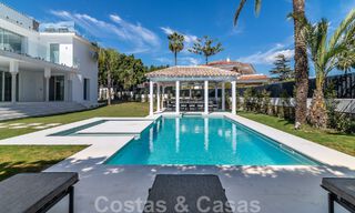 Unieke luxevilla te koop in een moderne, Andalusische bouwstijl, met zeezicht, op loopafstand van Puerto Banus, Marbella 45920 