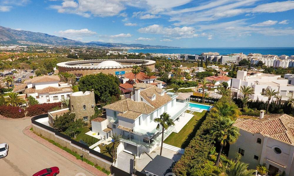 Unieke luxevilla te koop in een moderne, Andalusische bouwstijl, met zeezicht, op loopafstand van Puerto Banus, Marbella 45923