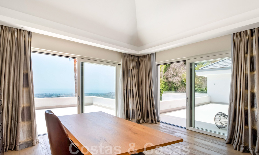 Hedendaagse, luxueuze villa te koop met zicht op zee in het meest exclusieve La Zagaleta resort in Benahavis - Marbella 45166