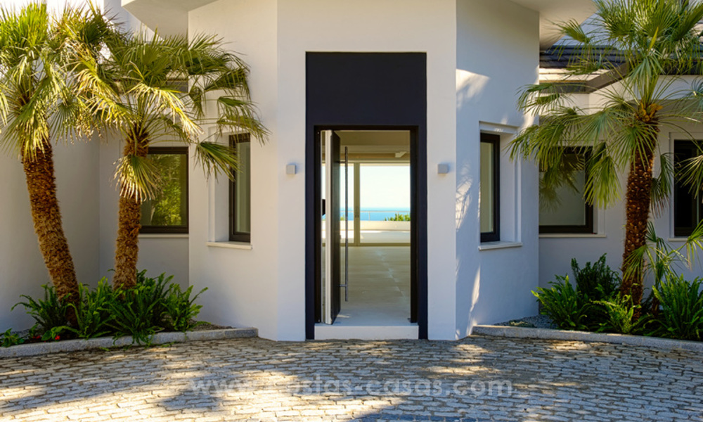 Hedendaagse, luxueuze villa te koop met zicht op zee in het meest exclusieve La Zagaleta resort in Benahavis - Marbella 45200