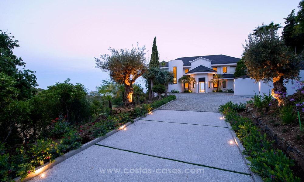 Hedendaagse, luxueuze villa te koop met zicht op zee in het meest exclusieve La Zagaleta resort in Benahavis - Marbella 45228