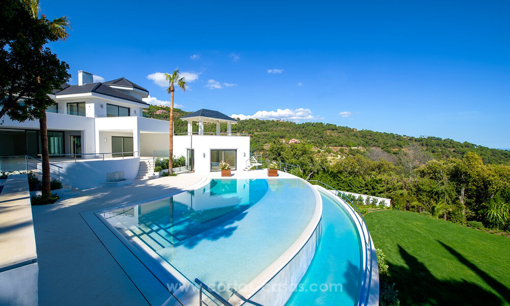 Hedendaagse, luxueuze villa te koop met zicht op zee in het meest exclusieve La Zagaleta resort in Benahavis - Marbella 45256