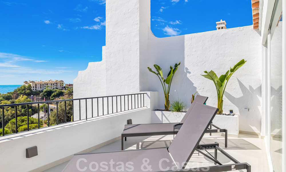 Ruim, volledig gerenoveerd luxepenthouse te koop met zeezicht in Benahavis - Marbella 45278