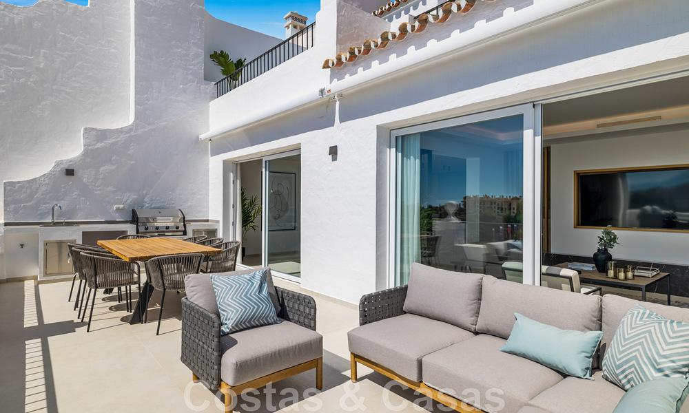Ruim, volledig gerenoveerd luxepenthouse te koop met zeezicht in Benahavis - Marbella 45284
