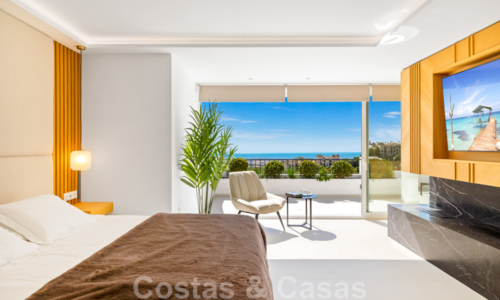 Ruim, volledig gerenoveerd luxepenthouse te koop met zeezicht in Benahavis - Marbella 45300
