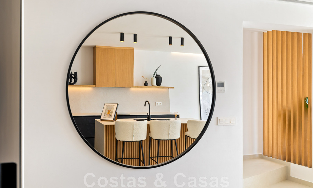 Ruim, volledig gerenoveerd luxepenthouse te koop met zeezicht in Benahavis - Marbella 45313