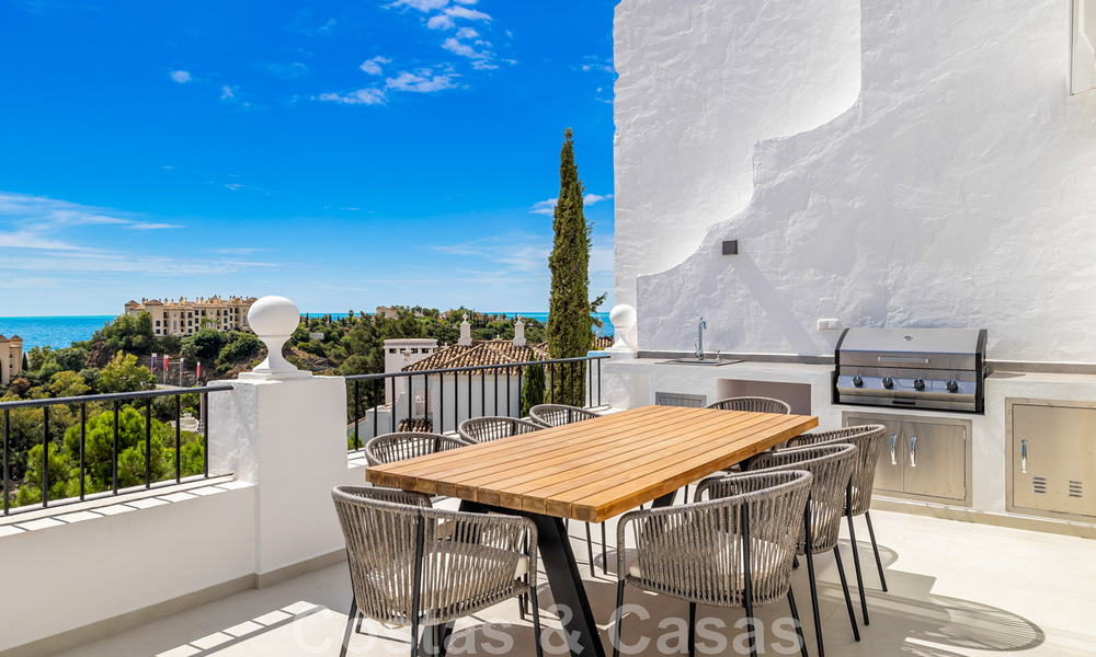 Ruim, volledig gerenoveerd luxepenthouse te koop met zeezicht in Benahavis - Marbella 45315
