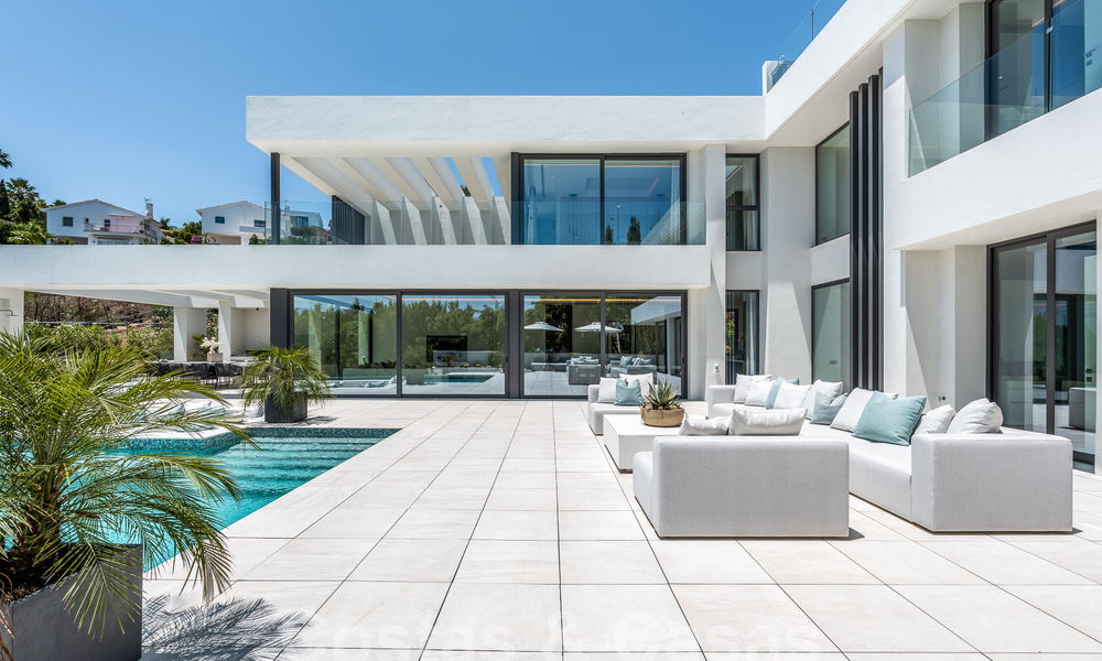 Nieuwe, modernistische designervilla te koop met panoramisch uitzicht, op de New Golden Mile in Marbella - Benahavis 53670