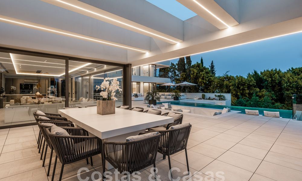 Nieuwe, modernistische designervilla te koop met panoramisch uitzicht, op de New Golden Mile in Marbella - Benahavis 53684