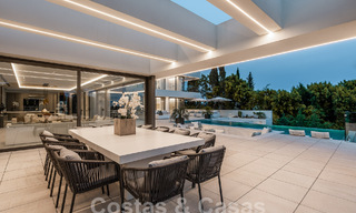 Nieuwe, modernistische designervilla te koop met panoramisch uitzicht, op de New Golden Mile in Marbella - Benahavis 53684 