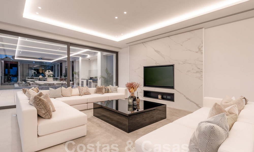 Nieuwe, modernistische designervilla te koop met panoramisch uitzicht, op de New Golden Mile in Marbella - Benahavis 53686