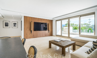 Ruim appartement te koop, volledig gerenoveerd in moderne stijl, gelegen in een begeerde area op de Golden Mile van Marbella 46422 