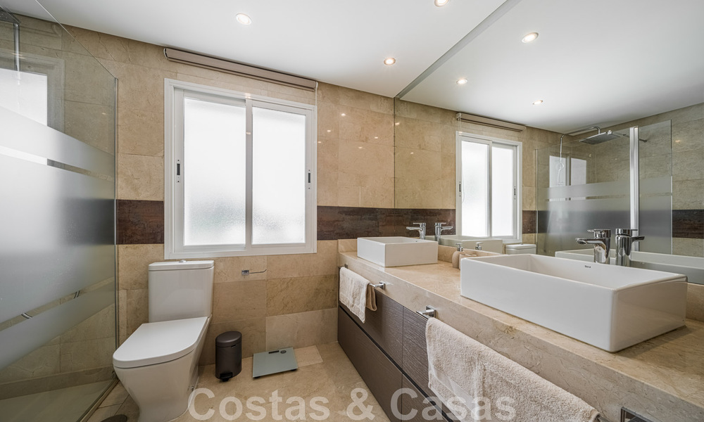 Ruim appartement te koop, volledig gerenoveerd in moderne stijl, gelegen in een begeerde area op de Golden Mile van Marbella 46428
