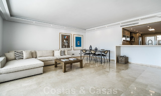 Ruim appartement te koop, volledig gerenoveerd in moderne stijl, gelegen in een begeerde area op de Golden Mile van Marbella 46434 