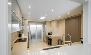 Ruim appartement te koop, volledig gerenoveerd in moderne stijl, gelegen in een begeerde area op de Golden Mile van Marbella 46435 