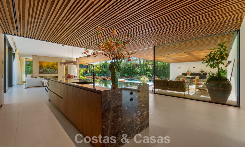 Avant-garde designervilla te koop met talrijke luxevoorzieningen in Nueva Andalucia, Marbella 786079