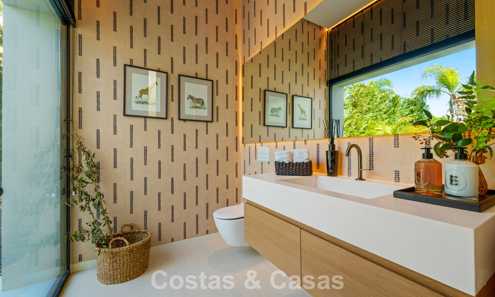 Avant-garde designervilla te koop met talrijke luxevoorzieningen in Nueva Andalucia, Marbella 786095