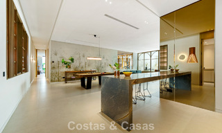 Avant-garde designervilla te koop met talrijke luxevoorzieningen in Nueva Andalucia, Marbella 786098 