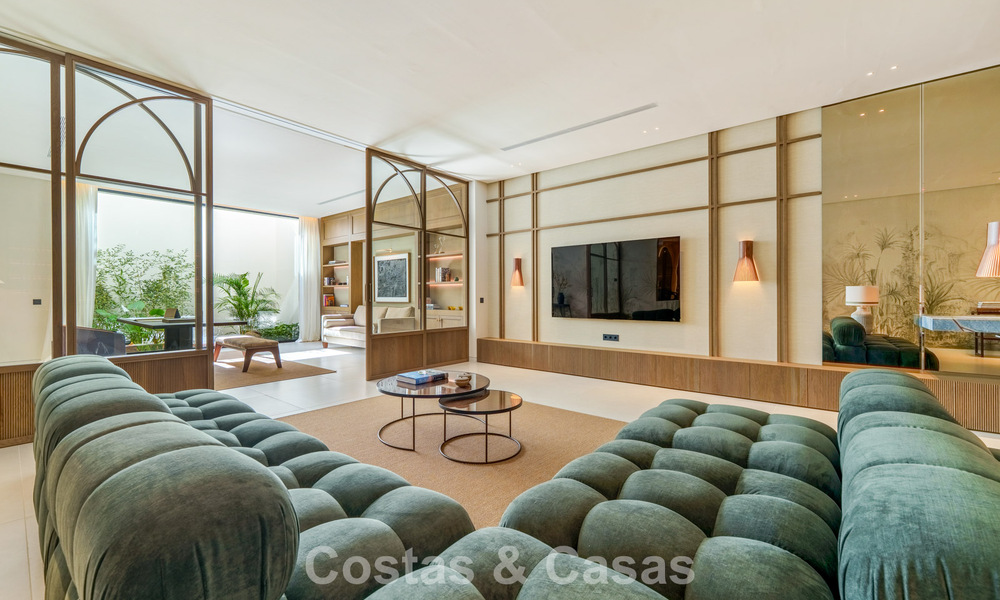 Avant-garde designervilla te koop met talrijke luxevoorzieningen in Nueva Andalucia, Marbella 786103