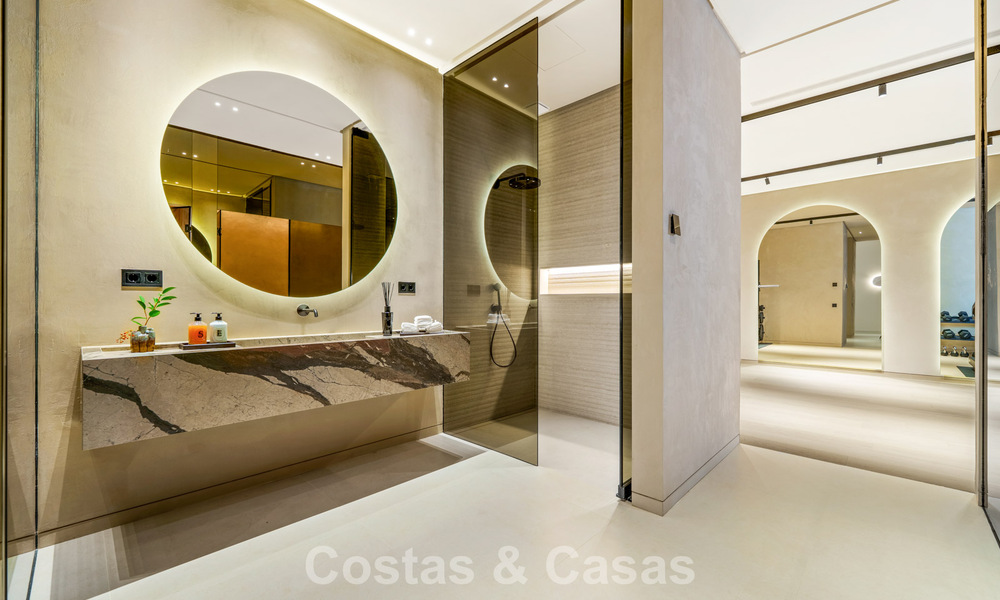 Avant-garde designervilla te koop met talrijke luxevoorzieningen in Nueva Andalucia, Marbella 786106