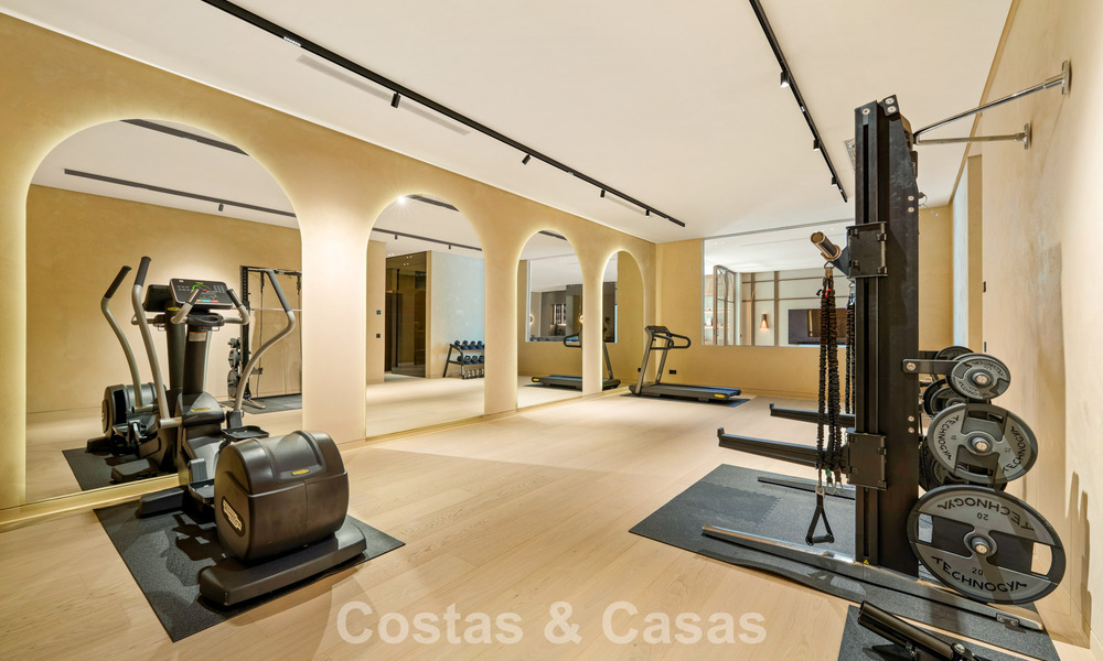 Avant-garde designervilla te koop met talrijke luxevoorzieningen in Nueva Andalucia, Marbella 786108
