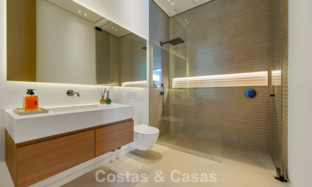 Avant-garde designervilla te koop met talrijke luxevoorzieningen in Nueva Andalucia, Marbella 786110